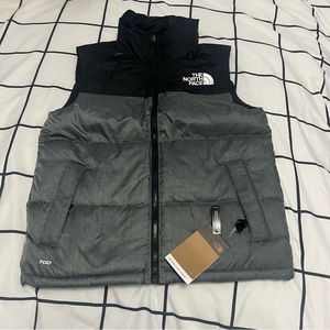 NWT North Face Black & Gray Puffer Vest Size XS/S